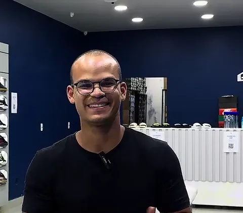 Depoimento em vídeo de Lucas, da Bonde Shop, sobre a Thrust Marketing